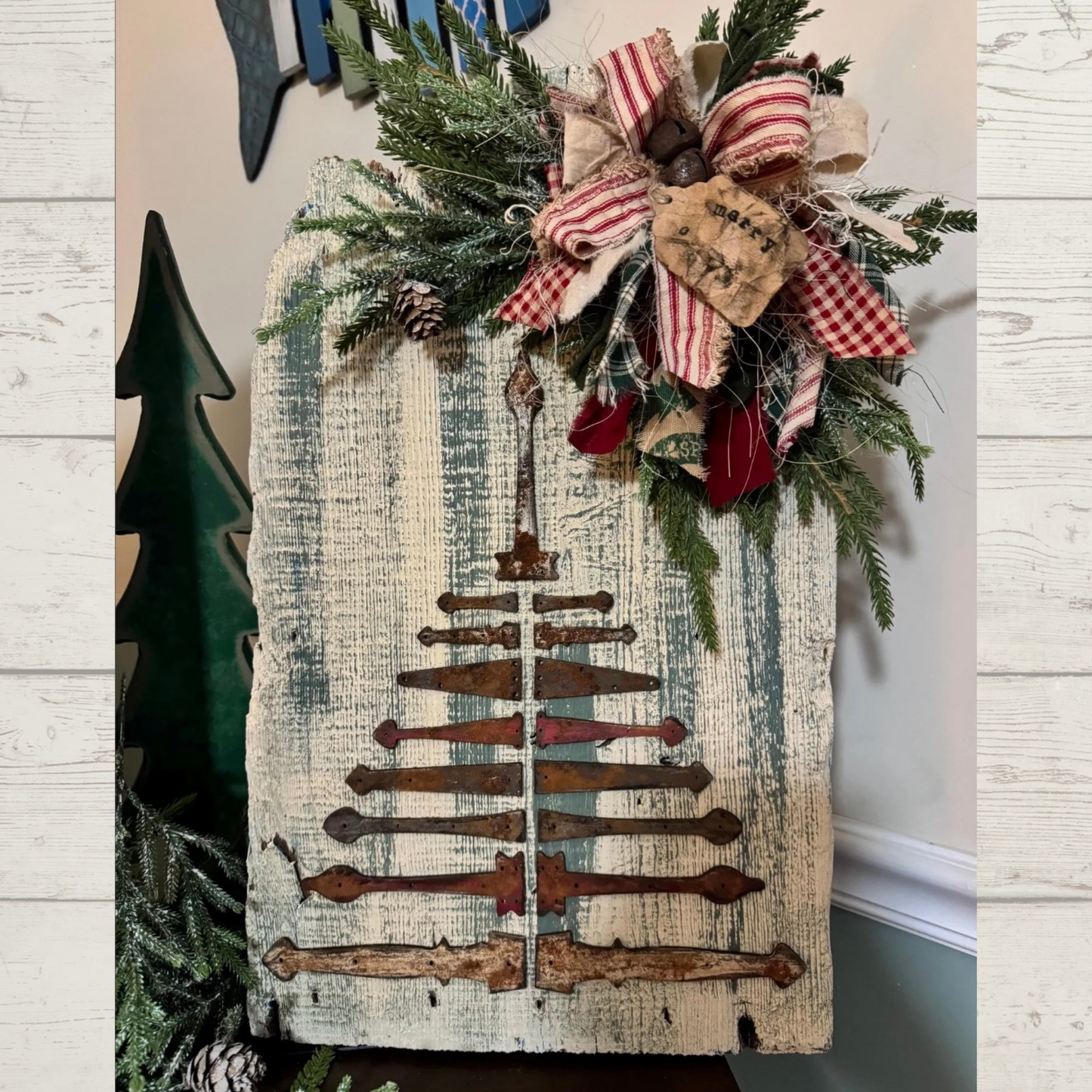 Farmhouse Hinge Christmas Tree | Rustic Holiday Wall Art